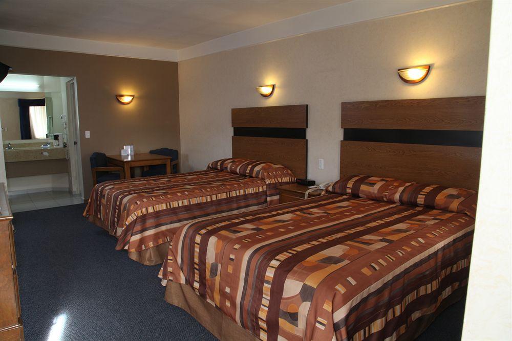 American Inn Hotel & Suites Parral 외부 사진