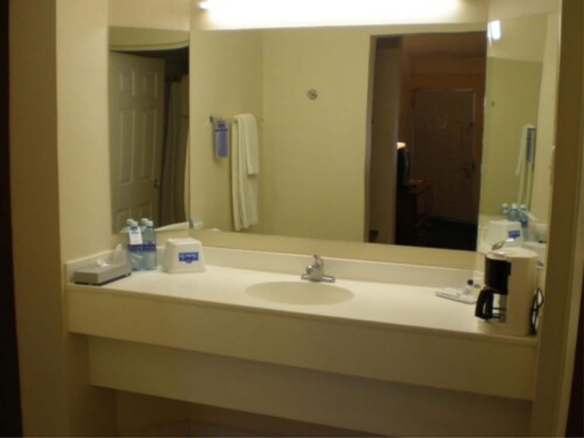 American Inn Hotel & Suites Parral 외부 사진
