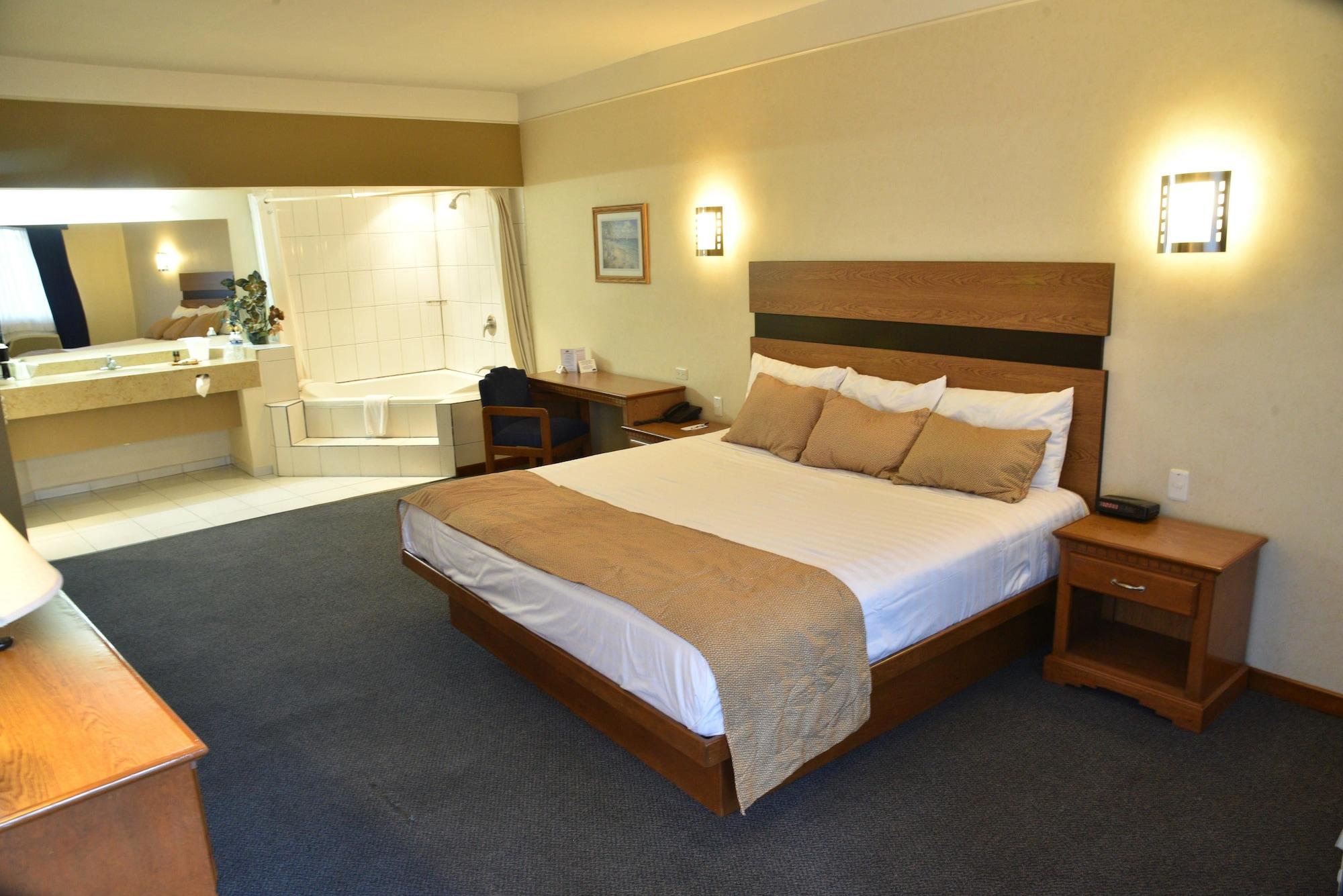 American Inn Hotel & Suites Parral 외부 사진