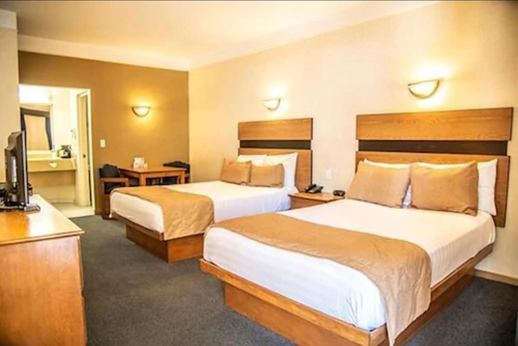American Inn Hotel & Suites Parral 외부 사진