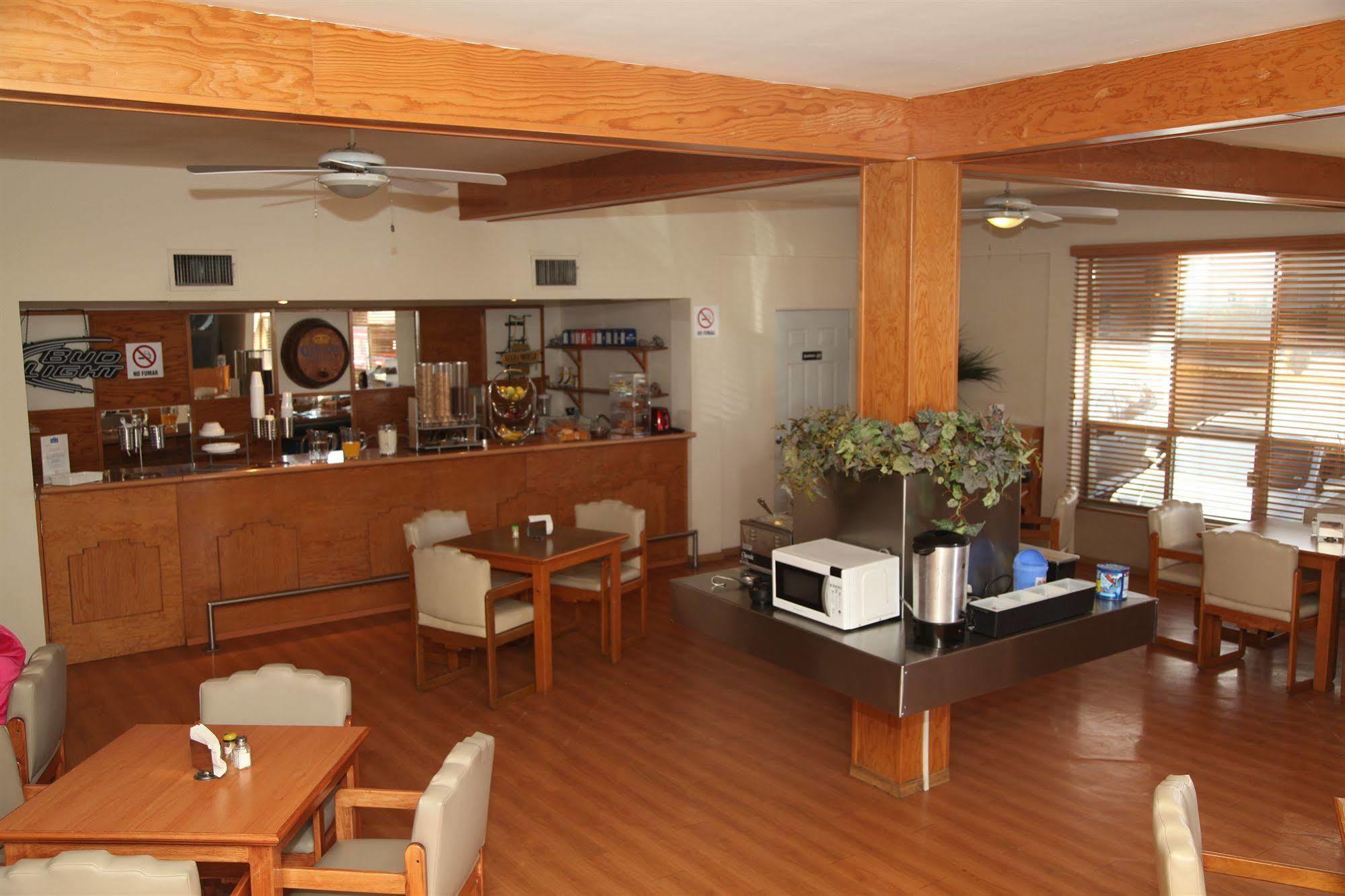 American Inn Hotel & Suites Parral 외부 사진