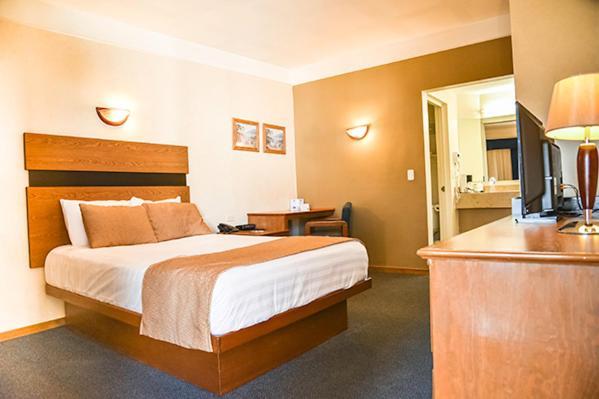 American Inn Hotel & Suites Parral 외부 사진